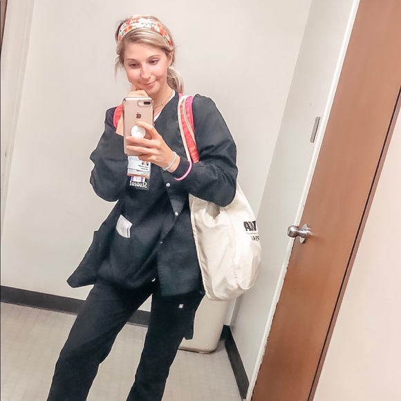 Meet your Posher, Emily - Picture 2 of 2